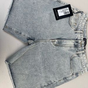 Pretty little Thing Denim shorts size 4